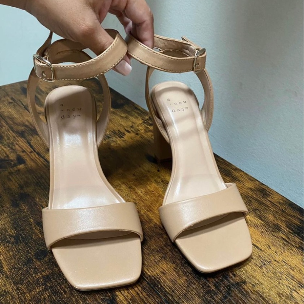 A new Day heels